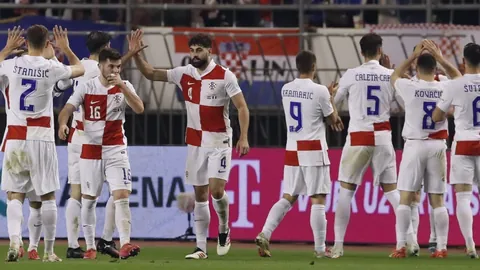 塞巴略斯赛后遭马竞球迷竖中指，对西蒙尼高举回应之手